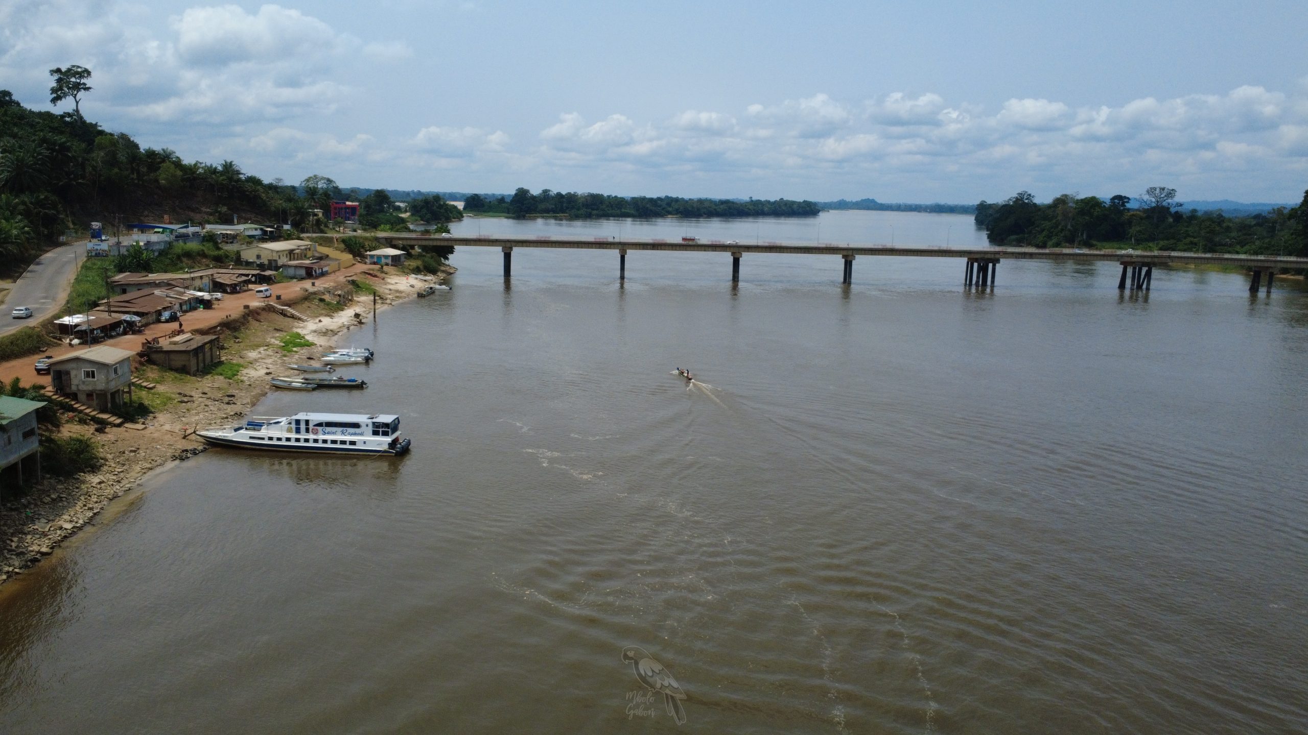 L’Ogooué à Lambaréné : le Pont d’Isaac, entre calme et grandeur