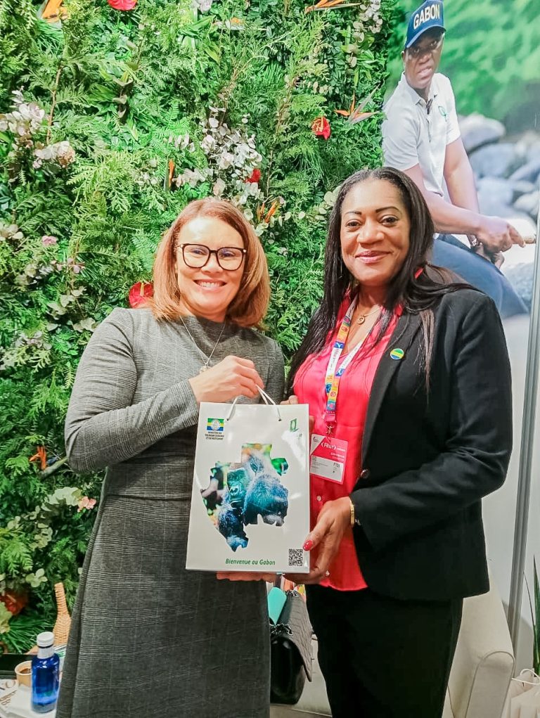 Supports de promotion touristique du Gabon exposés à FITUR