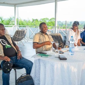 Echange avec les employés du Relais Nyanga