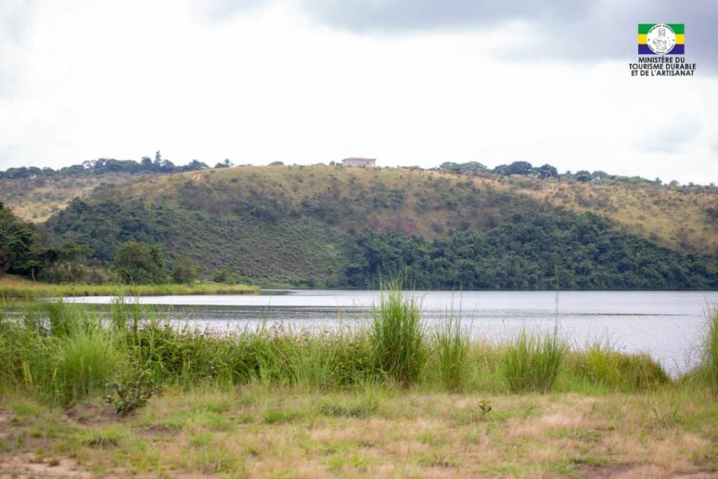 Vue panoramique du Lac de Souba dans le Haut-Ogooué